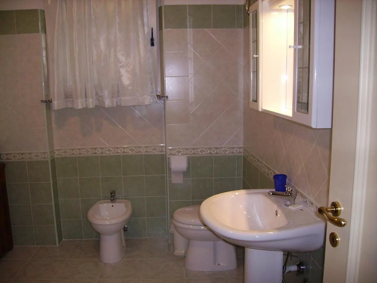 Helios Rooms Quartu SantʼElena Italia