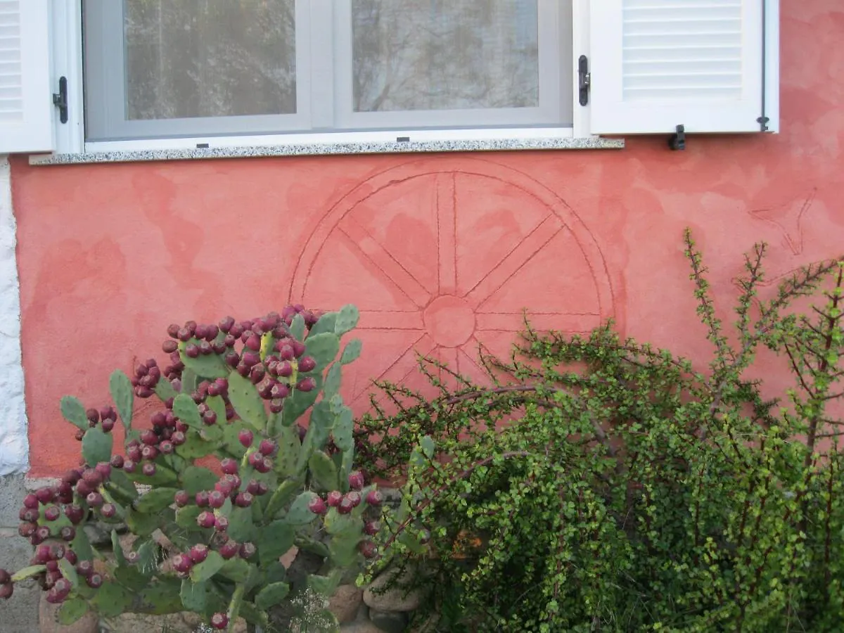 Helios Rooms Quartu SantʼElena 0*,